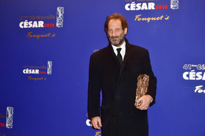 Et par le César du meilleur acteur en 2016 pour son rôle dans le film La Loi du marché. Il a 57 ans.