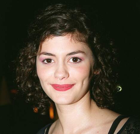 Audrey Tautou est une actrice française, née le 9 août 1976 à Beaumont dans le Puy-de-Dôme.
Elle est révélée par la comédie dramatique Vénus Beauté (Institut) (1999), de Tonie Marshall. En 1999, Audrey Tautou a 23 ans. 