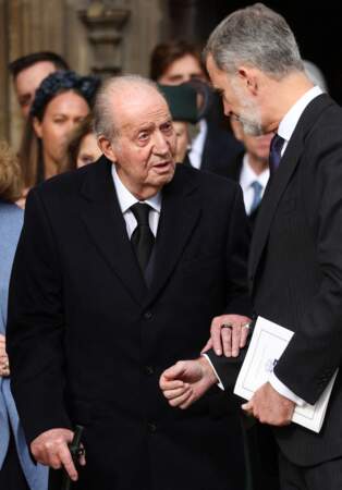 Juan Carlos I et Felipe VI d'Espagne. 