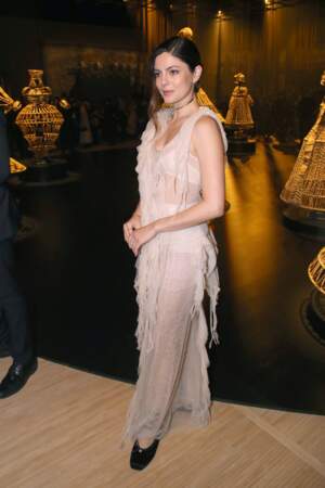 Monica Barbaro au défilé Christian Dior mode femme automne / hiver 2024-2025.