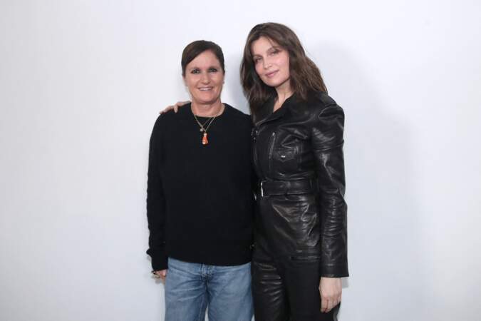 Maria Grazia Chiuri et Laetitia Casta posent backstage à la suite du défilé Christian Dior.