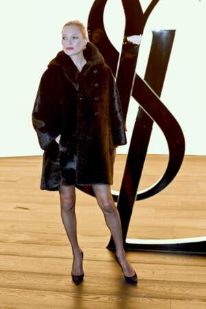 Kate Moss au photocall du défilé Saint Laurent collection femme automne/hiver 2024-2025.