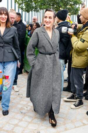 Juliette Armanet au défilé Christian Dior mode femme automne / hiver 2024-2025.