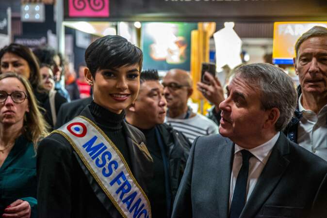 Miss France 2024 a eu la belle surprise de recevoir la médaille du conseil régional des Hauts-de-France.