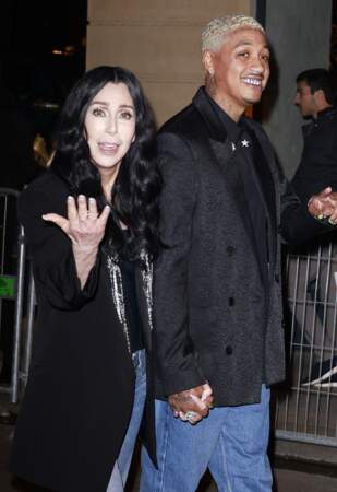 Cher et son compagnon Alexander Edwards au défilé « Balmain ».