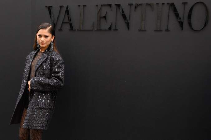 Zendaya est choisie comme égérie pour représenter la célèbre marque Valentino, elle a depuis 2020, fait plusieurs campagnes et continue régulièrement à représenter l’image de la marque.