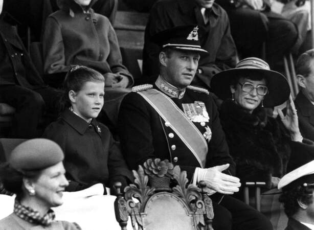 En 1991, son père, le roi Olav décède. 
Harald accède donc au trône. 
Il est alors âgé de 54 ans.