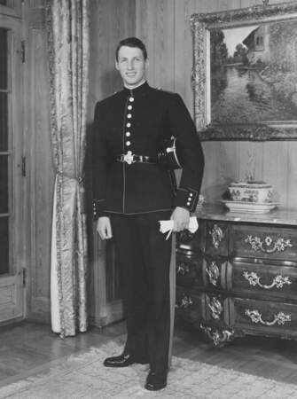 En 1957, son grand-père, le roi Haakon VII de Norvège décède  Harald V devient donc prince héritier.