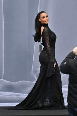 Kim Kardashian au défilé Balenciaga.