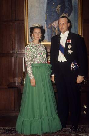 En 2003, Harald V est atteint d’un cancer de la vessie, il finit par être opéré et c'est son fils le prince héritier Haakon qui assure la régence pendant une année.
