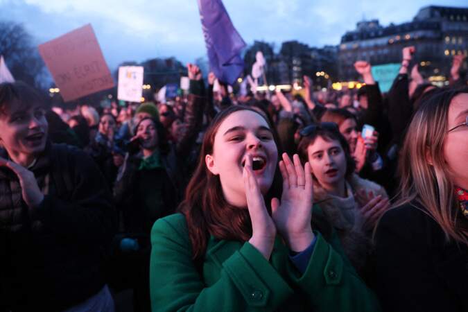 La France est devenue le premier pays au monde à inscrire explicitement le droit à l'avortement dans sa constitution.