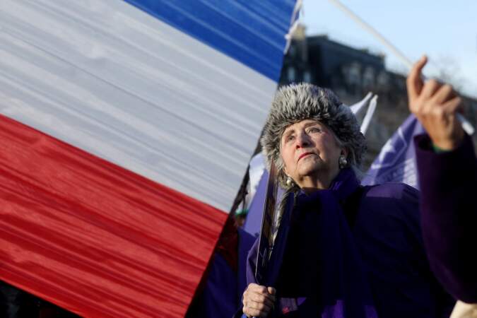 Les femmes sur le parvis du Trocadéro pour célébrer cette avancée historique.