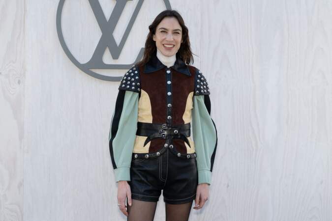 Alexa Chung au défilé mode femme Louis Vuitton printemps/été 2024 lors de la Fashion Week de Paris.