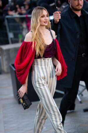 Sophie Turner au défilé mode femme Louis Vuitton printemps/été 2024 lors de la Fashion Week de Paris.