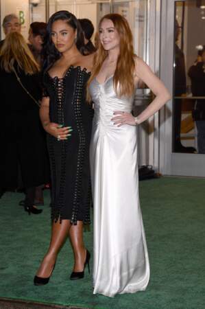 Lindsay Lohan et Ayesha Curry à la première du film Irish Wish de Netflix devant le Paris Theatre, à New York, le 5 mars 2024. 