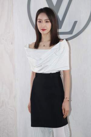 Victoria Song au défilé mode femme Louis Vuitton printemps/été 2024 lors de la Fashion Week de Paris.