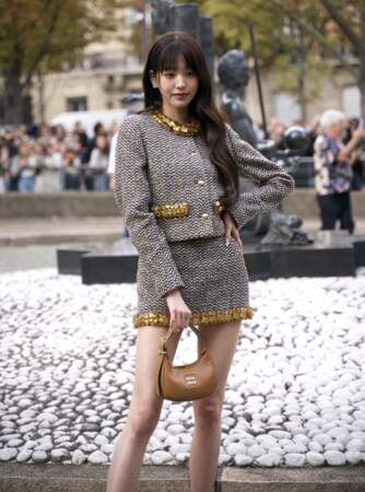 Jang Won-young au défilé Miu Miu mode femme automne / hiver lors de la Fashion Week de Paris.