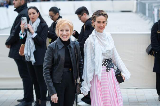 Sarah Paulson et Holland Taylor au défilé mode femme Louis Vuitton printemps/été 2024 lors de la Fashion Week de Paris.
