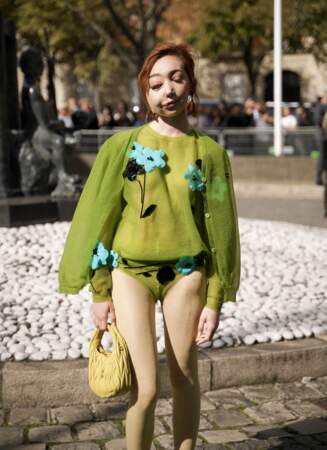 Nikki Lilly Christou au défilé Miu Miu mode femme automne / hiver lors de la Fashion Week de Paris.