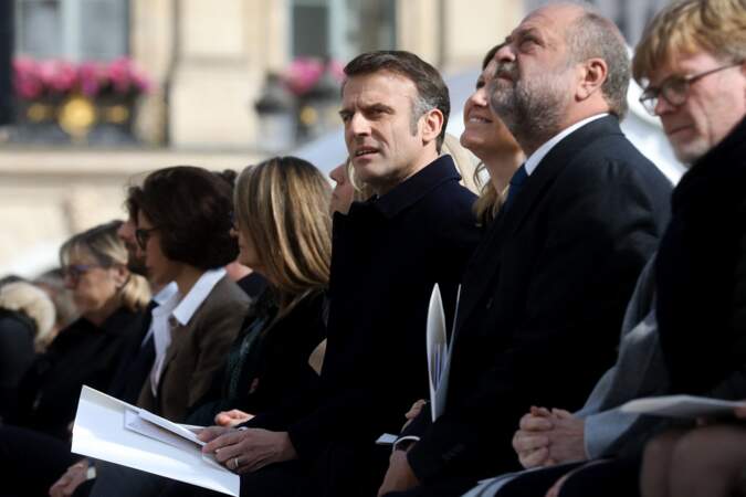 Le président Emmanuel Macron et Éric Dupond-Moretti, garde des Sceaux, ministre de la Justice lors de la cérémonie publique de scellement de la loi constitutionnelle du 8 mars 2024 portant sur la liberté de recourir à l’interruption volontaire de grossesse.