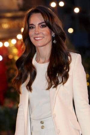 La Princesse de Galles
Kate Middleton surmonte avec beaucoup de courage et discrétion sa récente hospitalisation. Nul doute que sa prochaine apparition publique officielle fera grand bruit