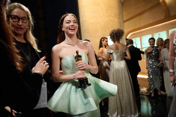 Emma Stone a reçu l'Oscar de la meilleure actrice pour Pauvres Créature.