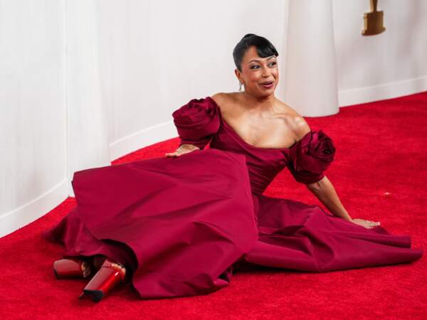 Liza Koshy a fait une petite chute sur le tapis rouge de la 96ᵉ cérémonie des Oscars organisée par l'Académie des arts et sciences du cinéma.