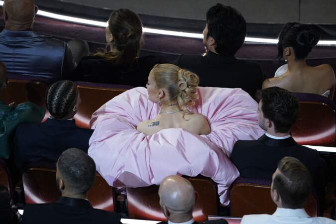 96e cérémonie des Oscars : Ariana Grande est vue assise dans le public.