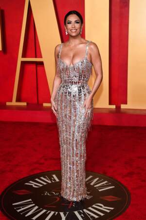 Eva Longoria sur le tapis rouge de la soirée des Oscars 2024 de Vanity Fair.