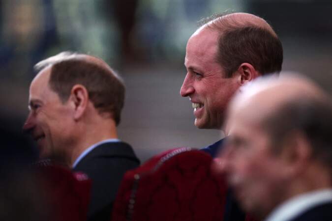 Le prince de Galles affiche un grand sourire.