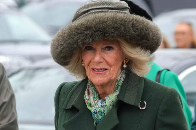 Le mercredi 13 mars 2024, la reine Camilla s'est rendue à l'hippodrome de Cheltenham au Royaume-Uni.