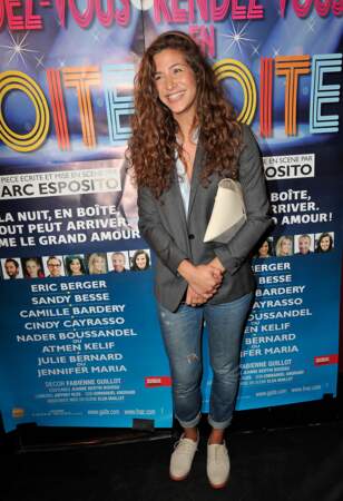 Manon Azem assiste à la pièce de théâtre Rendez-vous en boîte au théâtre de La Gaîté Montparnasse à Paris en 2014.