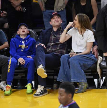 Jennifer Lopez et Ben Affleck se sont montrés complices lors du match des Lakers.