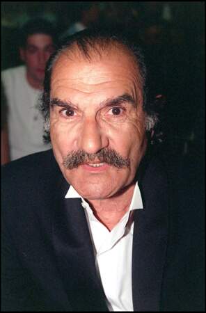En 1999, Gérard Hernandez incarne un personnage dans la pièce La surprise de Pierre Sauvil. Il a 66 ans