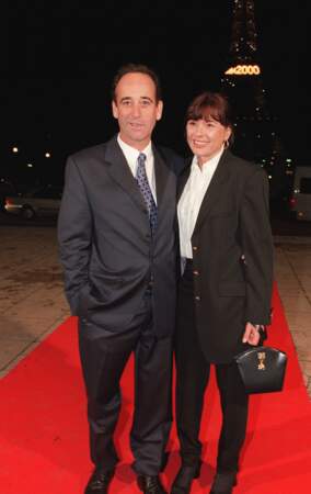 Sylvain Augier et son épouse Carole Brandon arrivent à la 14ᵉ cérémonie des 7 d'Or en 2000.