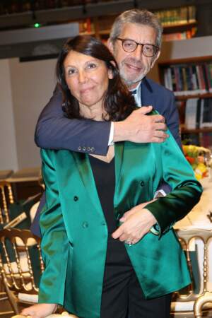 Dîner de Gala de l'association Moteur! : Michel Cymes complice avec sa femme Nathalie.