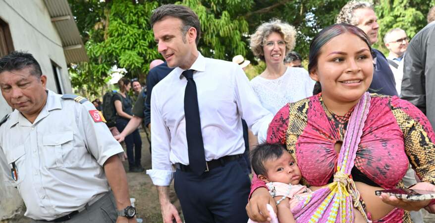 Le président Emmanuel Macron et sa délégation se sont rendus en Guyane le 25 mars 2024. 