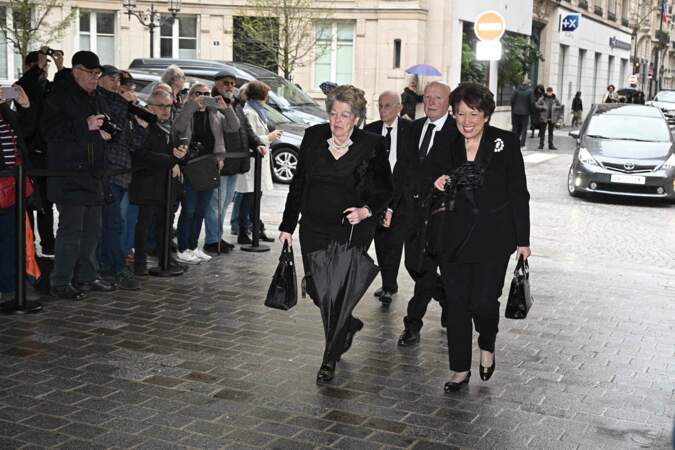 Chantal d'Orléans et Roselyne Bachelot lors de la cérémonie des obsèques de Frédéric Mitterrand à l'église Saint-Thomas d'Aquin à Paris.