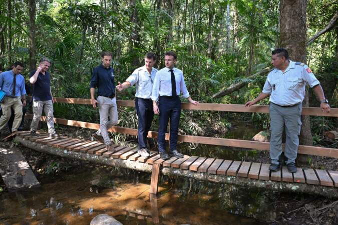 Accompagné de Christophe Béchu, ministre de la transition écologique, le président a dit lundi 25 mars être pour une filière "d’orpaillage légal" en Guyane "dans certains endroits".