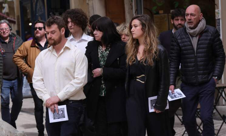 Sa femme Carole et ses deux enfants Hadrien et Manon unis dans la douleur lors des obsèques de Sylvain Augier
