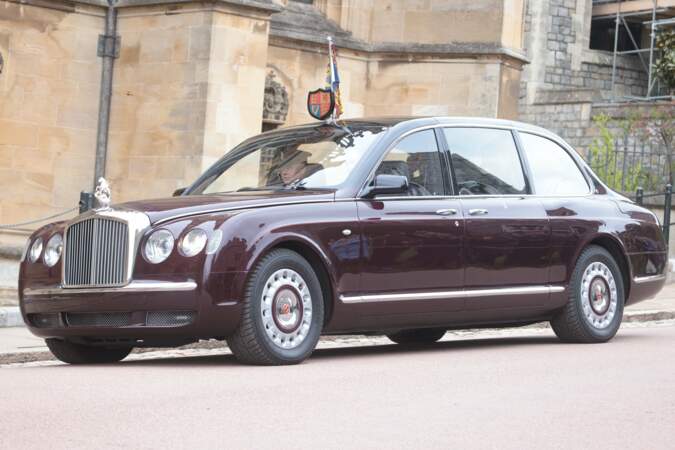 Le roi Charles III est arrivé en voiture à la chapelle 