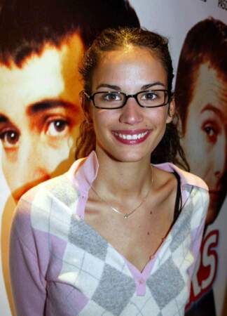 En 2004, elle joue dans la deuxième saison de la série Même âge, même adresse