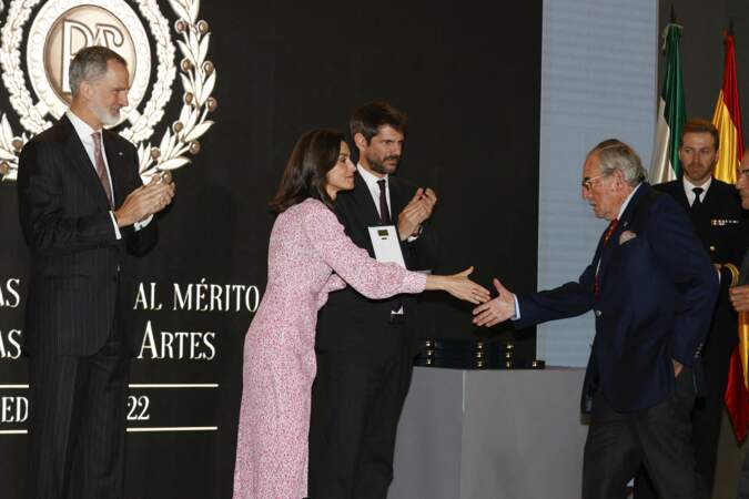 Le roi Felipe et la reine Letizia d'Espagne lors de la cérémonie des médailles d'or du mérite des beaux-arts 2022 au Palais des Congrès à Cadix.