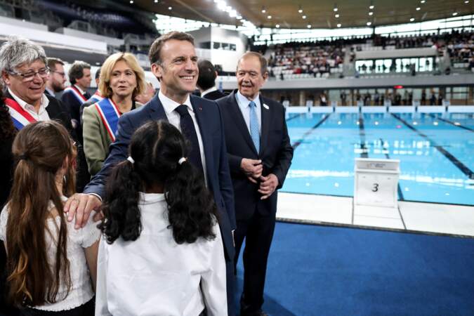 Le président français, Emmanuel Macron, accompagné d'Éric Coquerel, député du département Seine-Saint-Denis, Valérie Pécresse, présidente de la région Ile-de-France, Patrick Ollier, président de la Métropole du Grand Paris, inaugure le centre aquatique olympique.