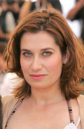 Son rôle dans Rois et Reine d’Arnaud Desplechin lui permet de décrocher l’Étoile d’Or du premier rôle féminin et le Prix Lumière de la meilleure actrice en 2005.