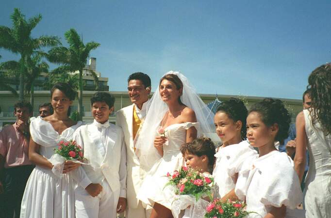 Véronika Loubry épouse le véliplanchiste Robert Teriitehau en 1997 à Nouméa.
