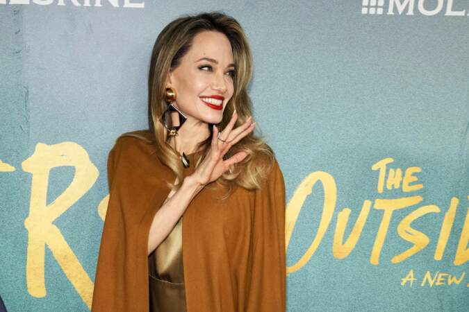 Ce jeudi 11 avril 2024, c'est la première de la comédie musicale The Outsiders au théâtre Bernard B. Jacobs à New York. Pour l'occasion, l'actrice Angelina Jolie a fait le déplacement