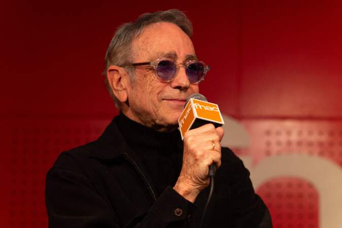En janvier 2024, Alain Chamfort annonce au micro de RTL mettre un terme à sa carrière, qui se conclura avec la sortie de son dernier album, L'Impermanence. Il a alors 75 ans.