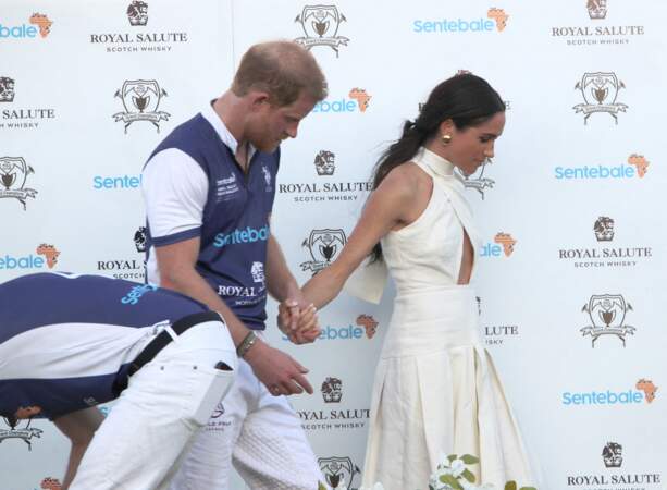 Le Duc et la Duchesse de Sussex après la victoire de son équipe, la Royal Salute Sentebale Team, sur la Grand Champions Team, lors du Royal Salute Polo Challenge.
