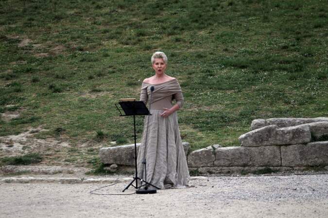 L'hymne olympique chanté par la mezzo-soprano à succès Joyce DiDonato lors de la cérémonie d'allumage de la flamme olympique pour les Jeux Olympiques de Paris 2024.